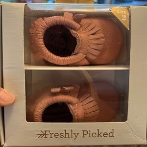 Size 2 freshly picked Mocs in Lou lou rose